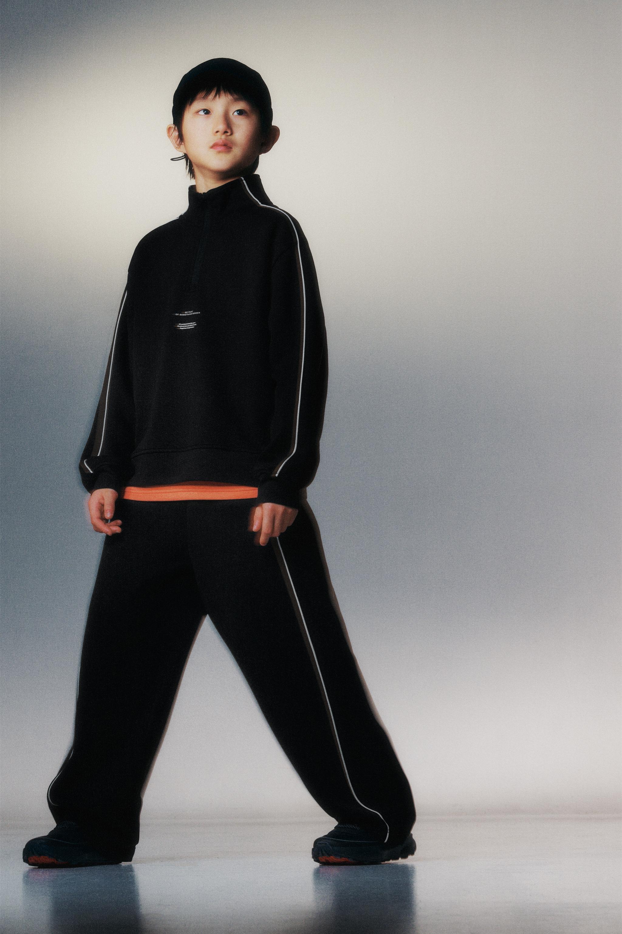 SWEAT SPORT AVEC LISERÉS EN CONTRASTE